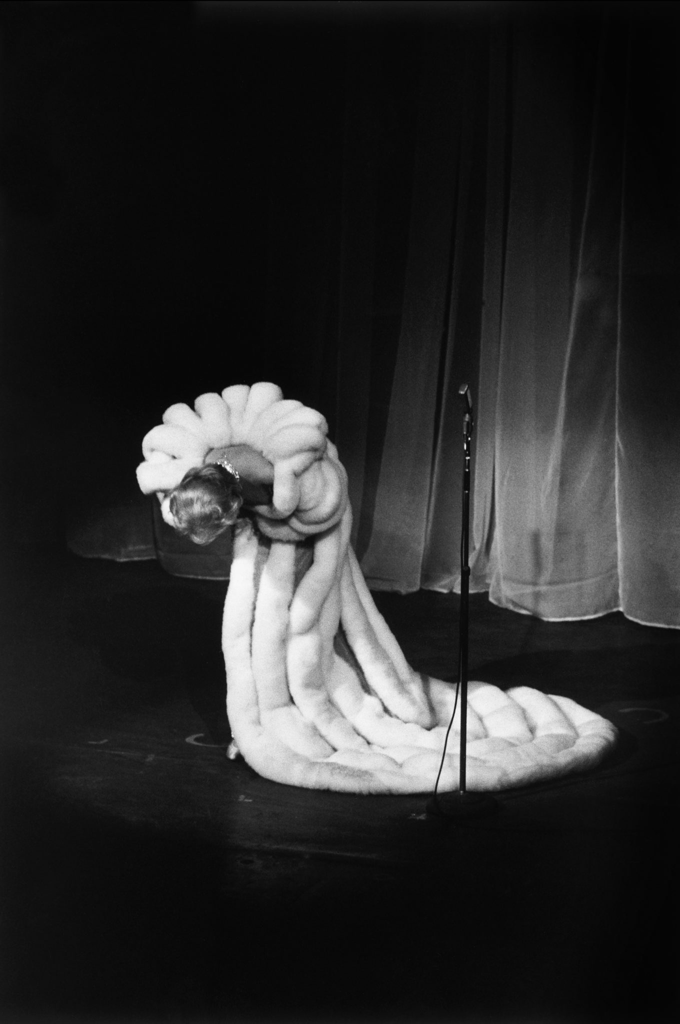 François Gragnon, Marlene Dietrich, Théâtre de l’Étoile, 1959 © François Gragnon / Paris Match / La Galerie de l’Instant
