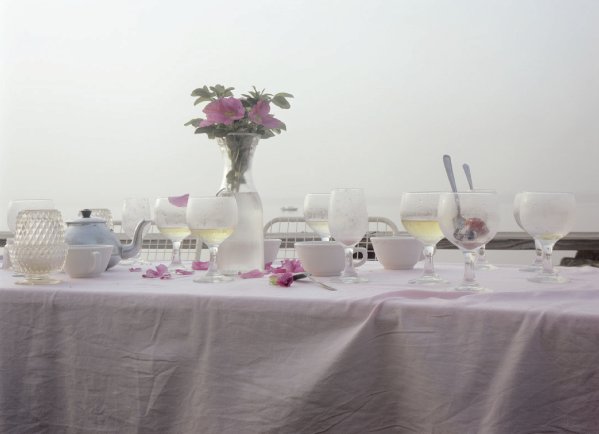 «Dinner Table, Provincetown, Massachusetts, 1983», © Joel Meyerowitz Courtesy Polka galerie