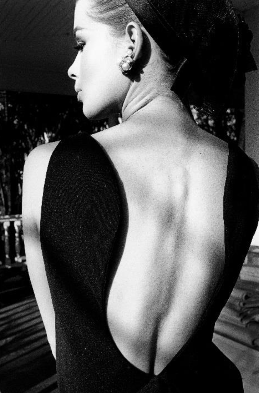 Jeanloup Sieff, Le dos d’Astrid Heeren, Palm Beach [Robe Bill Blass pour Maurice Rentner], Harper’s Bazaar, 1964 © Estate Jeanloup Sieff