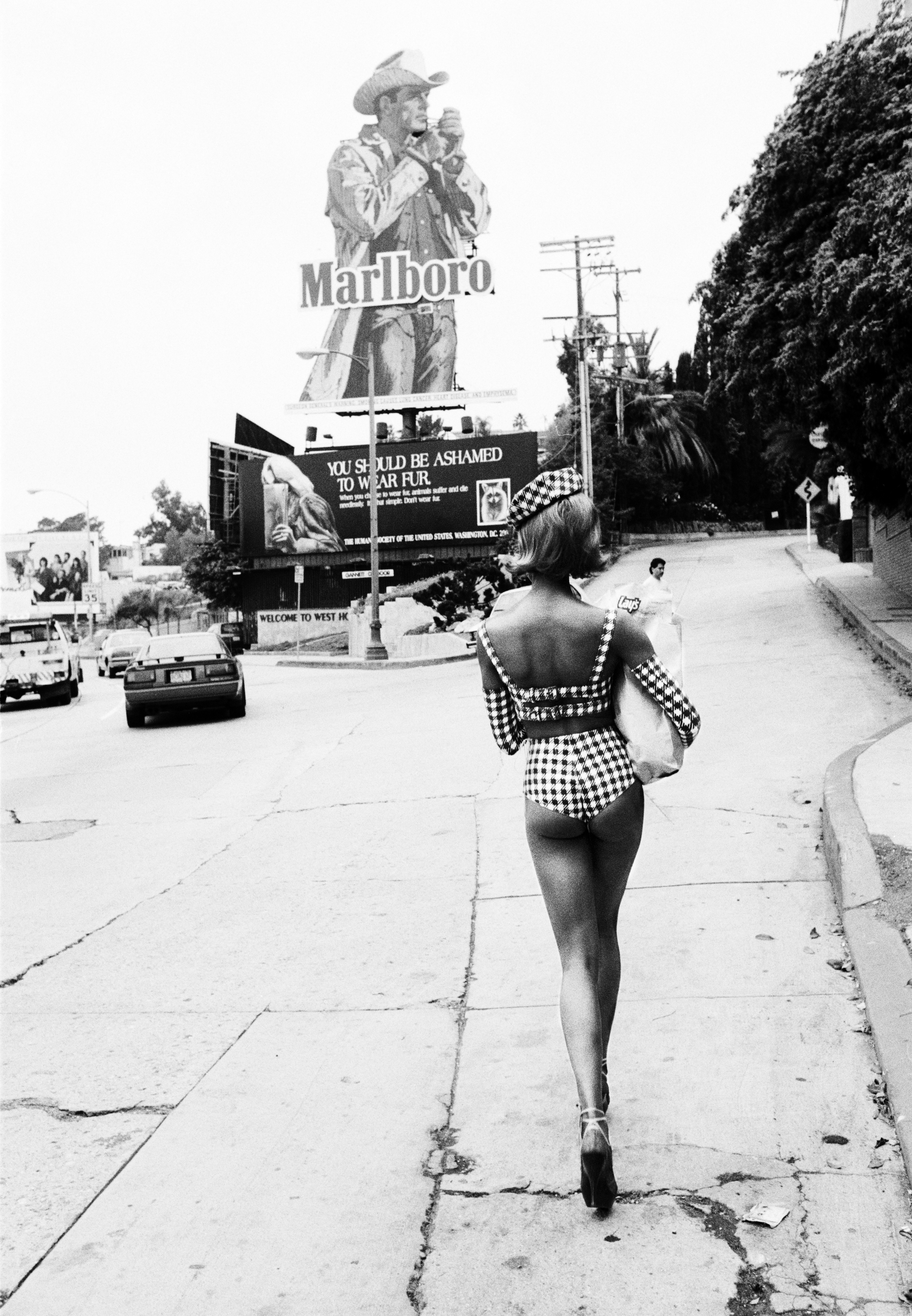ELLEN VON UNWERTH,  Sunset Strip II, Naomi Campbell, Los Angeles, 1991 (droite) Copyright de l’artiste