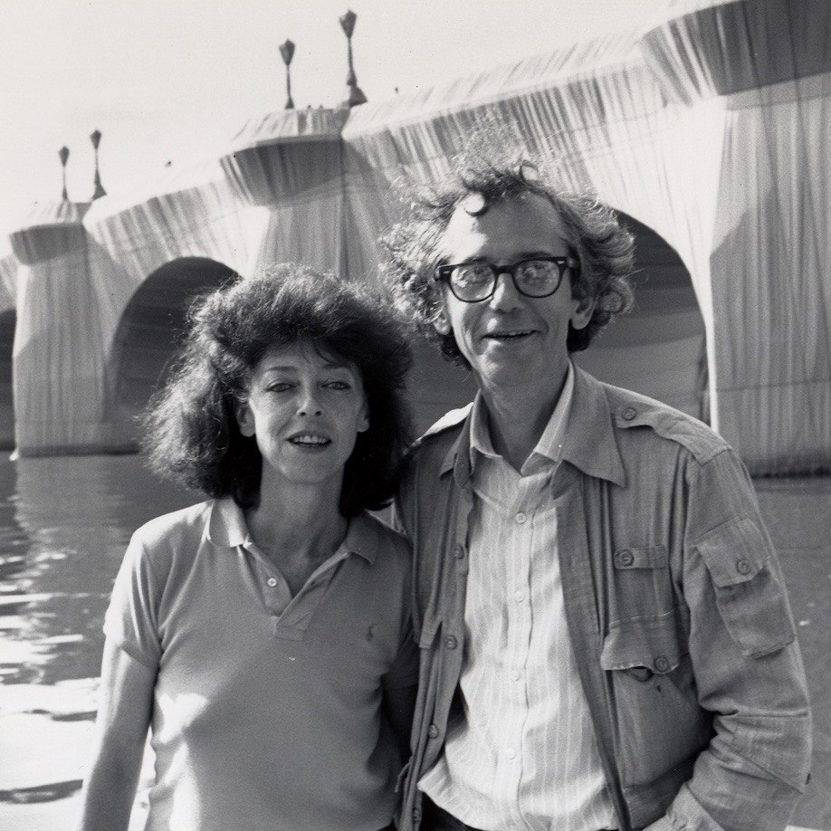 Christo et Jeanne-Claude, Portrait at Pont Neuf Wrapped , Paris, 1975-85. Photo: Wolfgang Volz © Christo 1985