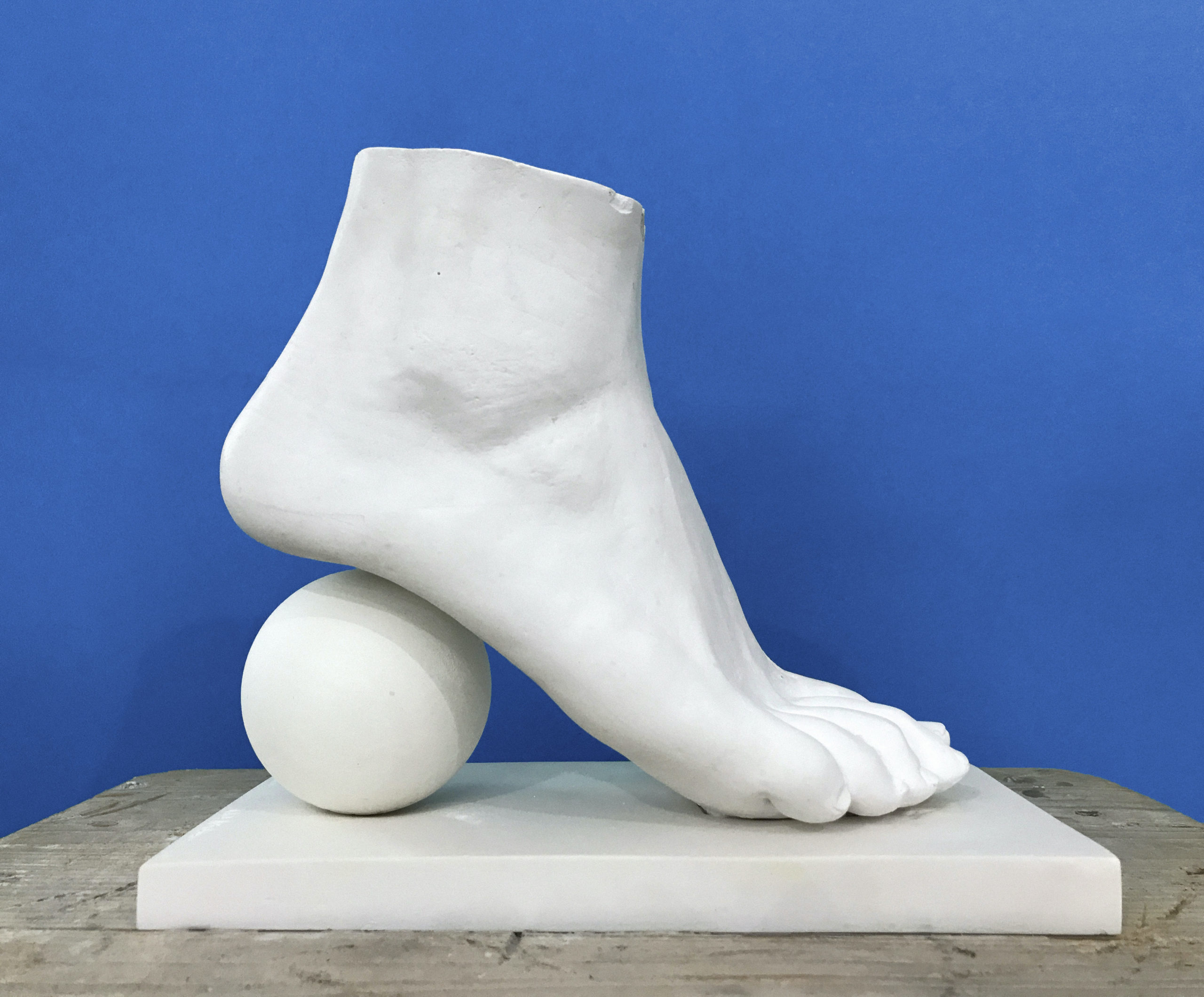 sculpture pied blanc
