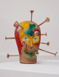 sculpture tete et clous