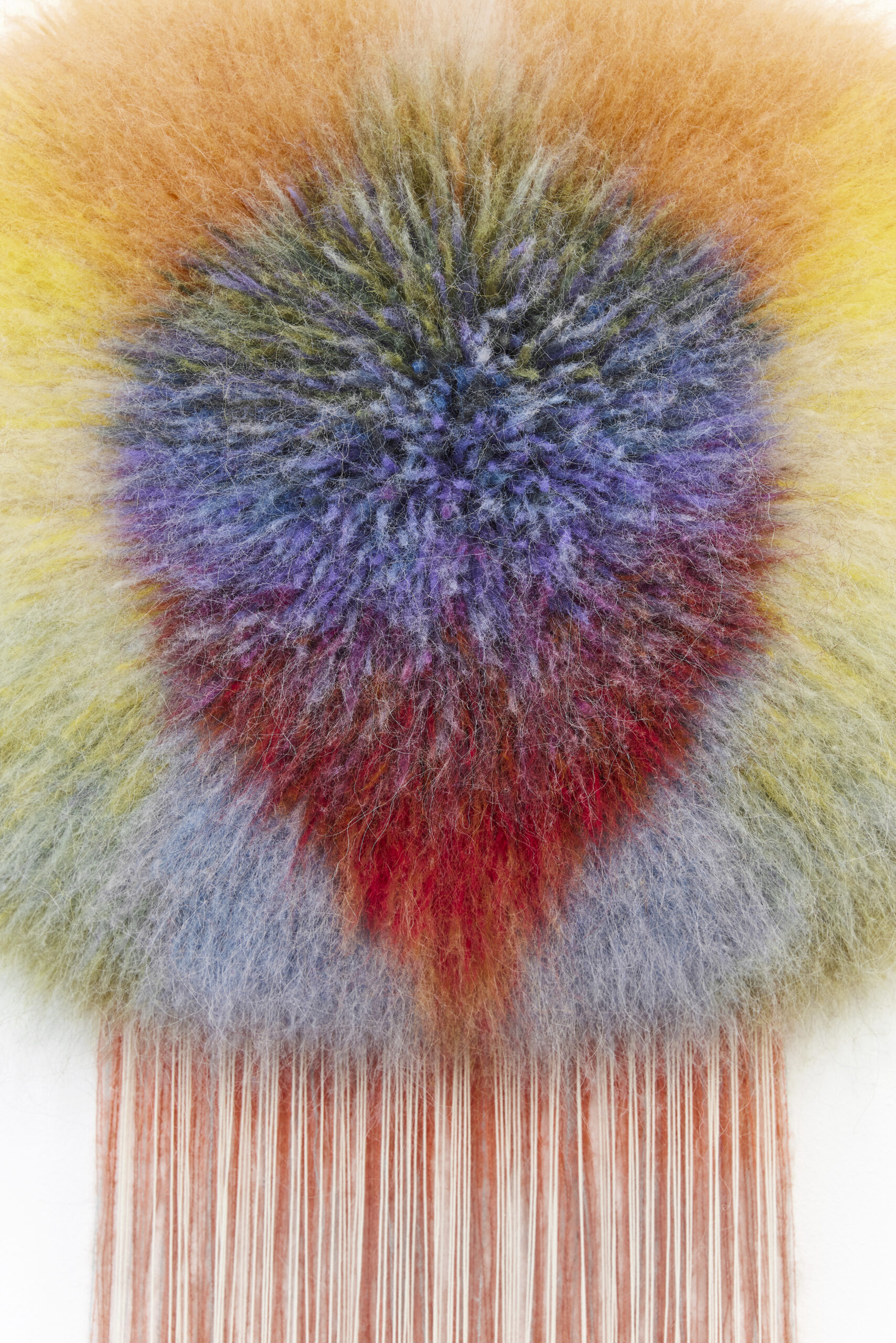 Signe Emdal, Silky Way, 2023, laine islandaise, mohair, chaine de coton, 65 x 183 x 28 cm, pièce unique © Kristine Funch