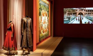 Vue de l'exposition Bollywood superstars. Histoire d’un cinéma indien, Paris, Musée du Quai Branly. Du 26 septembre 2023 au 14 janvier 2024.