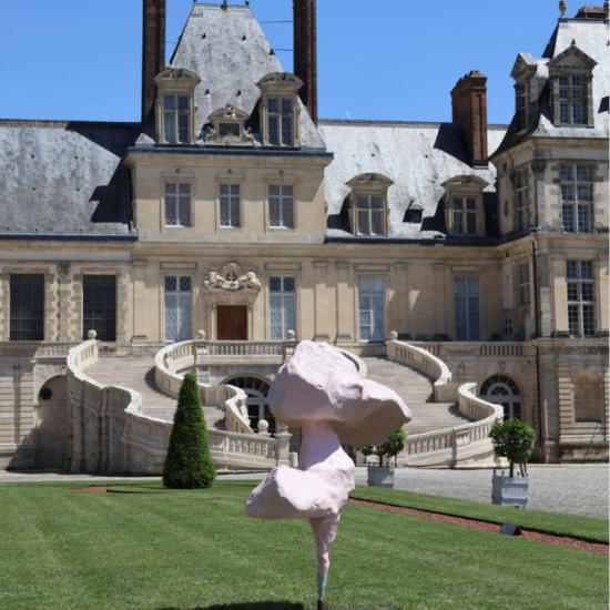O.T FRANZ WEST (Autriche) 2009 Papier mâché, résine époxy, acier 210 x 170 x 85 cm Prêt de la Fundación Almine y Bernard Ruiz-Picasso Cour d'Honneur