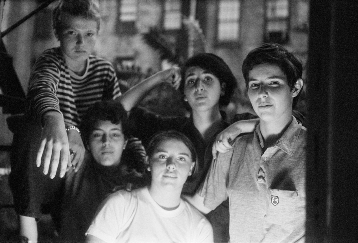 Donna Gottschalk, Oak, Robin, Binky, Chris et moi, Bébés Gouines, E. 9th Street, New York,1969, Courtesy de l’artiste et de Marcelle Alix © Donna Gottschalk