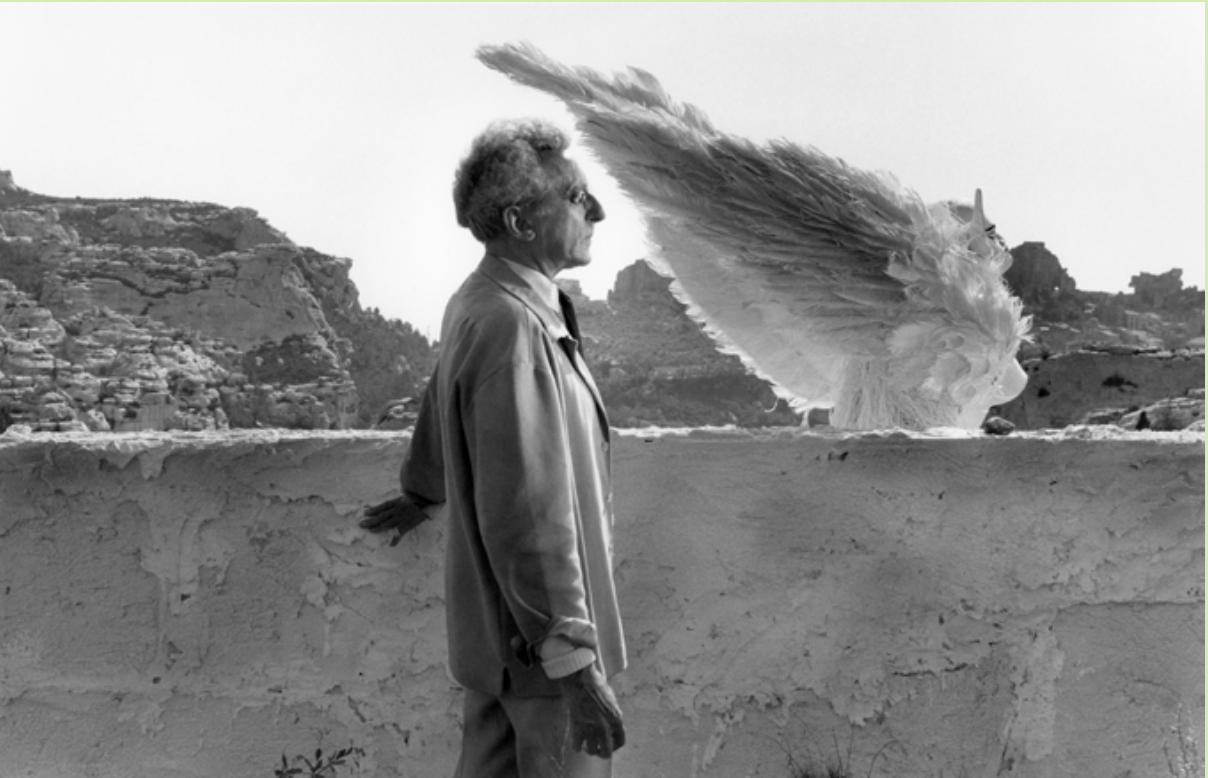 © Cocteau aux ailes de sphinx Tournage du Testament d’Orphée, Les Baux de Provence, 1959. Courtesy Galerie Patrice Trigano / Succession Clergue