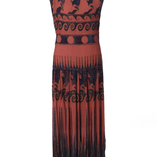 Madeleine Vionnet, maison de couture — Marie-Louise Favot dite Yo (1895-1986), dessinatrice Michonnet, maison de broderie Robe dite Petits chevaux ou Vase grec. Paris, collection hiver 1921 Crêpe de soie brodé de perles et de filets or © Les Arts Décoratifs / Christophe Dellière