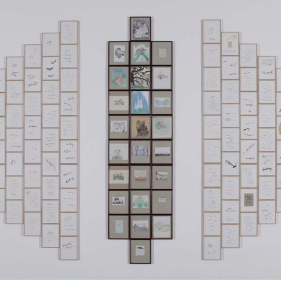 Annette Messager, Collection pour trouver ma meilleure signature, Ma collection de châteaux, 1972, MAC VAL Installation composée de 90 signatures encadrées et de 26 dessins de châteaux encadrés, complétée de deux albums-collections, Annette Messager collectionneuse. Encres, crayon de couleur, mine de plomb sur papier, cadres en bois et verre. Ces deux ensembles ont été créés indépendamment en 1972 et Annette Messager a souhaité les rassembler en une seule installation en 2010. 14. Camille Henrot, Mon Corps de femme, 2019. Bronze, 177 × 66 × 47 cm. Photo. Archives Mennour Courtesy the artist, Mennour and Hauser & Wirth © Camille Henrot, Adagp, Paris, 2026. Veuillez ne pas recadrer l’image. Collection MAC VAL, Photo Jacques Faujour © ADAGP, Paris 2026