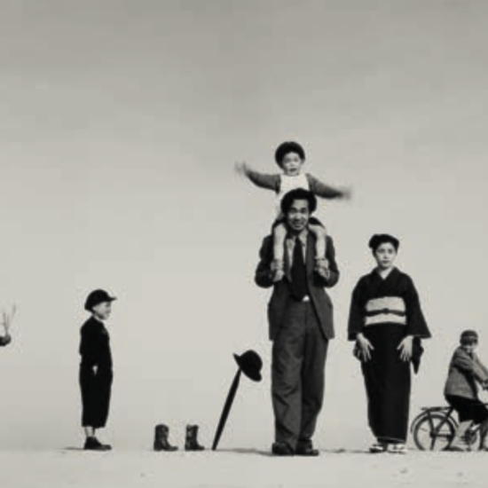 Shōji Ueda, Papa, maman et les enfants, 1949 © Photo Shōji UEDA, Courtesy Wilson Centre for Photography