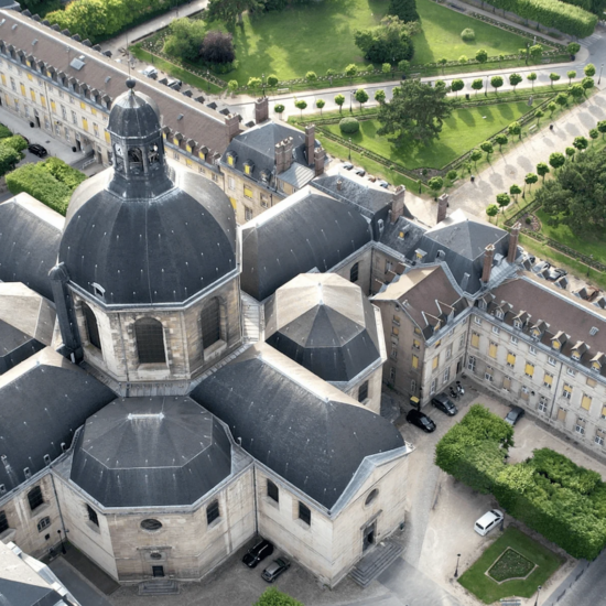 La Chapelle Saint-Louis de la Salpêtrière. Hôpital Pitié-Salpêtrière, AP-HP - Photo Lympa Architecture